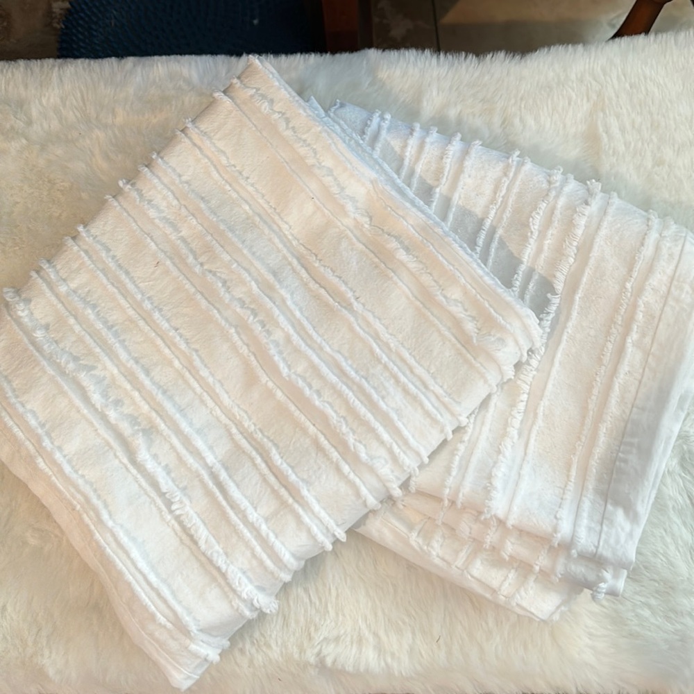 2 Nicole Miller Home queen size (18.5x34.5) White Pillow Cases - Set Of 2
